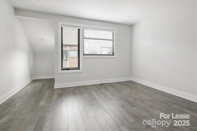Building Photo - 1212 Minter Pl