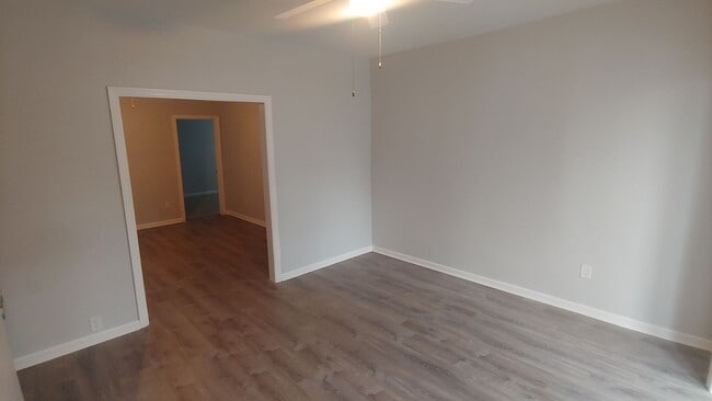 Building Photo - *Updated & Spacious 2BD/1BA First Floor apartment for rent in Mt. Washington*