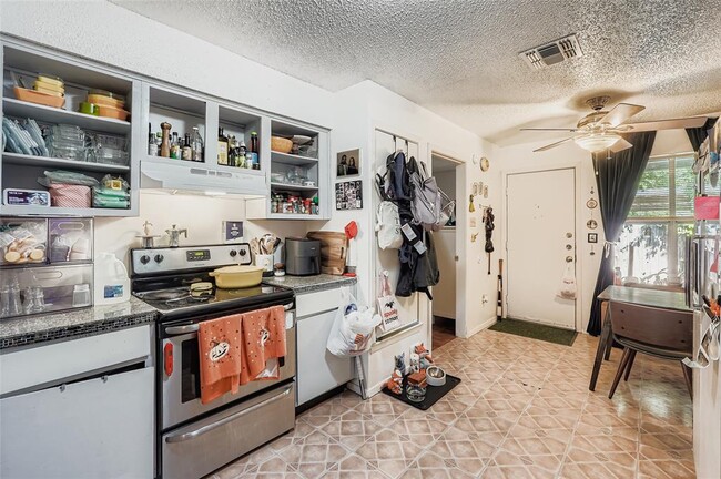 Building Photo - 7214 Salt Springs Dr