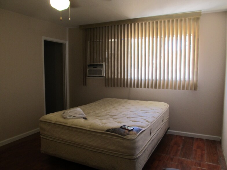 Building Photo - 2526 Golfers St