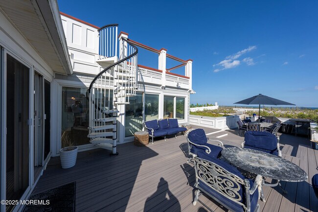 Building Photo - 14 Falls Rd