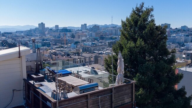 Building Photo - 2045 Hyde St