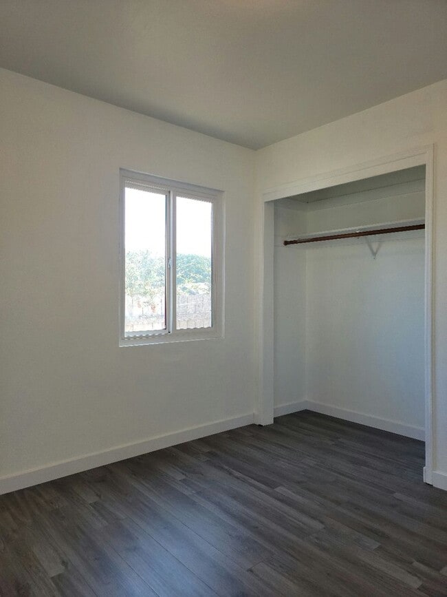 Building Photo - Renovated 2bd/1bth Single Family Home in R...