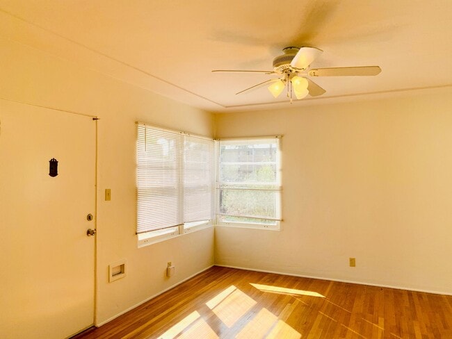 Building Photo - BEAUTIFUL 2BD/1BA CONDO IN CROWN POINT! W/ GARAGE & LAUNDRY! $3,595/mo