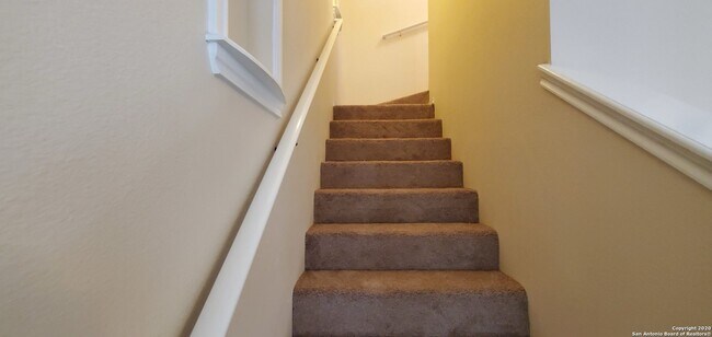 Building Photo - Newly Renovated Town-home