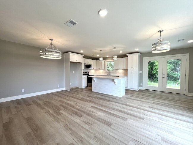 Building Photo - 713 Hollie Wy