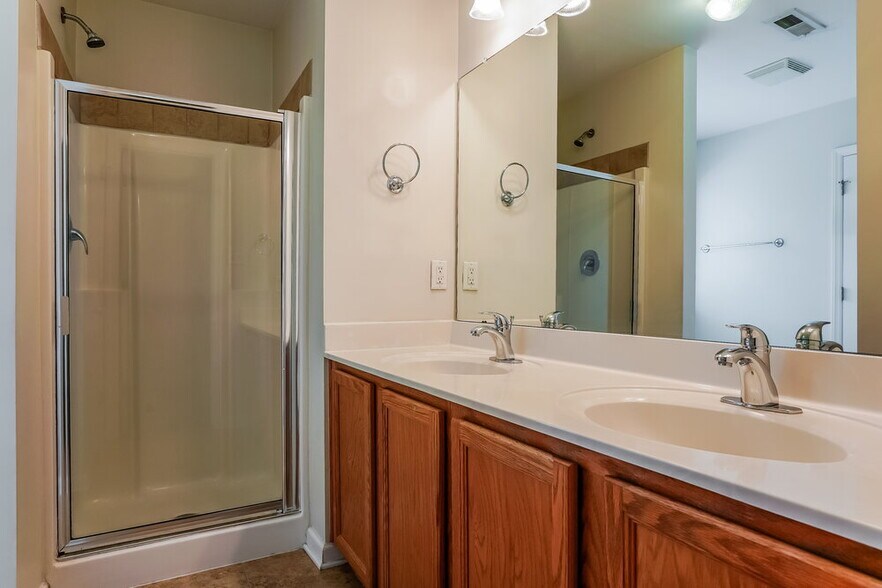 Building Photo - 4812 Landover Ridge Dr