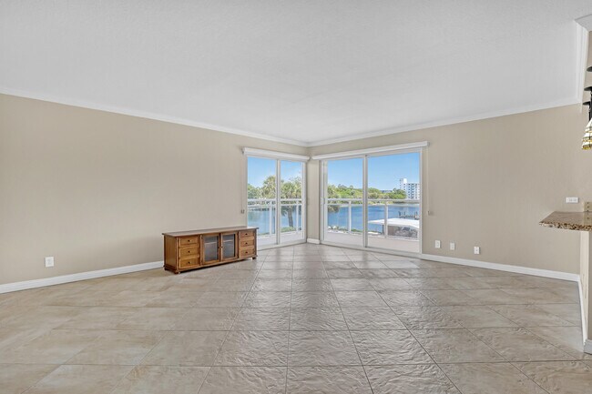 Building Photo - 1160 Hillsboro Mile