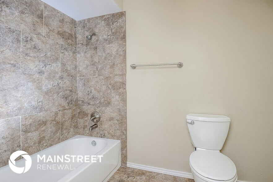 Building Photo - 5022 Presidio Dr