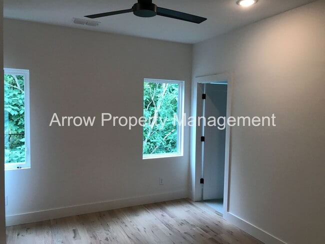 Building Photo - Gorgeous 4br New Construction in South Nas...