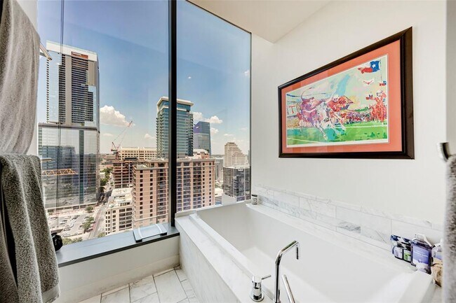 Building Photo - 210 Lavaca St
