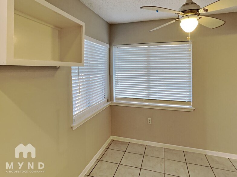 Building Photo - 9150 Park Trail