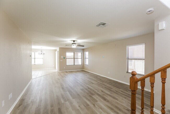 Building Photo - 2213 E 35th Ave