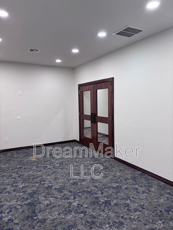 Building Photo - 2815 SE 44th St