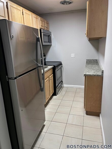 Building Photo - 230 Babcock St