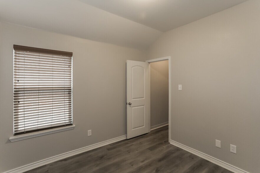 Building Photo - 9221 Barbara Dr