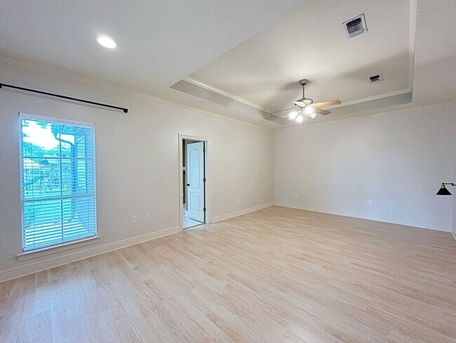 Building Photo - 3919 Meadow Ridge Dr