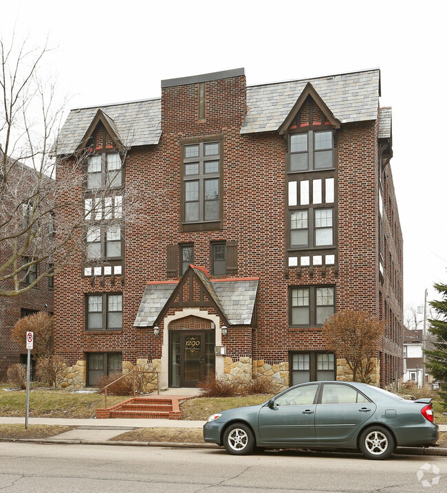 Primary Photo - Grand Heritage Apartments