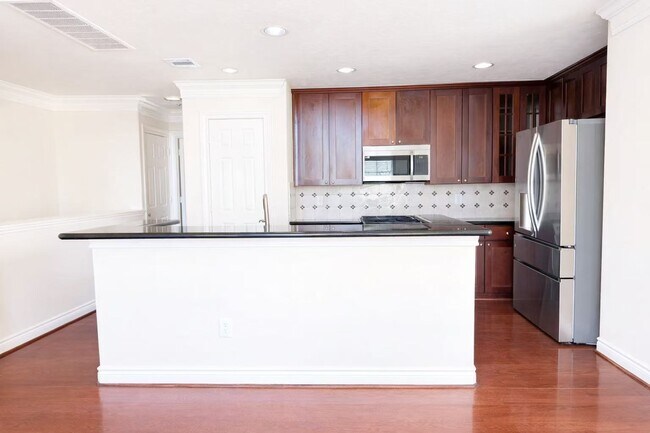 Building Photo - 3411 Clearview Cir