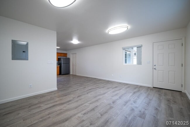 Building Photo - $2645 / 2br- 856ft2 - 2br/1ba Duplex, Incl...
