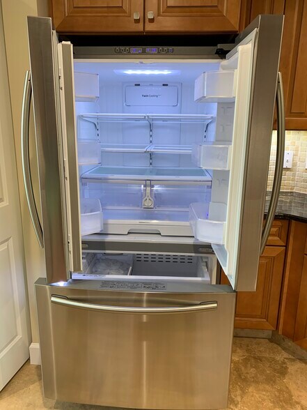 Building Photo - 926 NW Spruce Ridge Dr