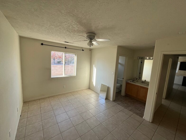 Building Photo - 1301 Villa Chamisa NE