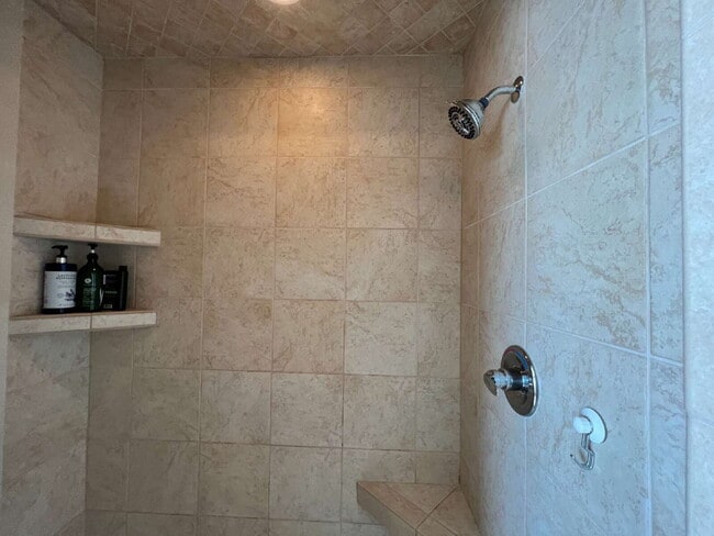 Building Photo - Spacious 4 bedroom home with POOL in sought after neighborhood and schools.