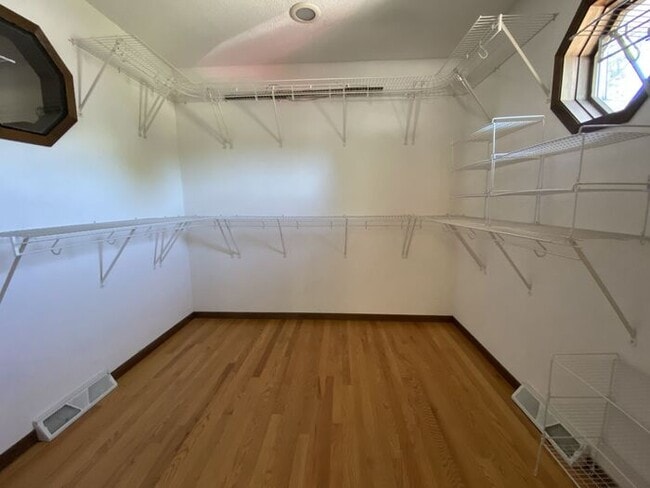 Building Photo - $2,700 | 4 Bedroom, 3.5 Bathroom Home | Pe...