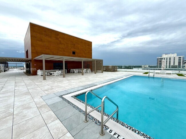 Building Photo - 4020 Galt Ocean Dr