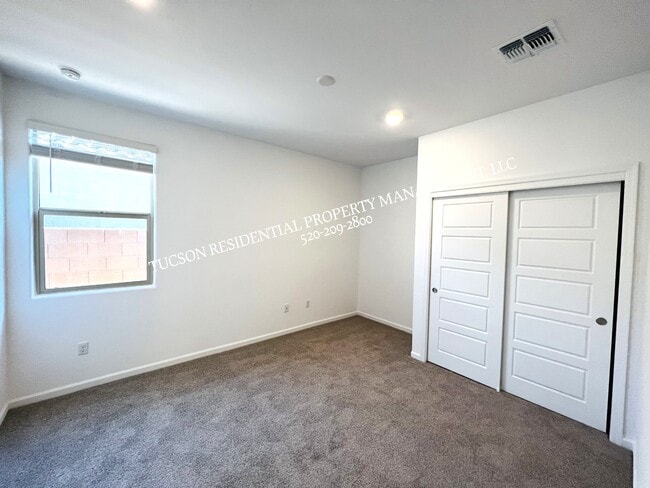 Building Photo - 13142 E Cembeline Ln