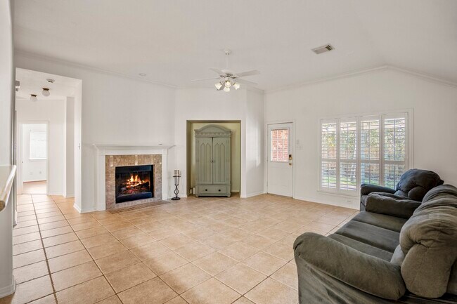 Building Photo - 15 Heron Hollow Ct