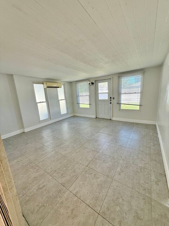 Building Photo - ?North Lakeland Gem – Private Single-Famil...