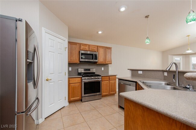Building Photo - 6233 Double Oak St