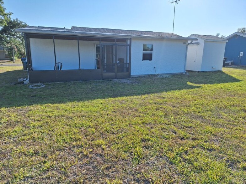 Building Photo - 5439 Kenwood Dr