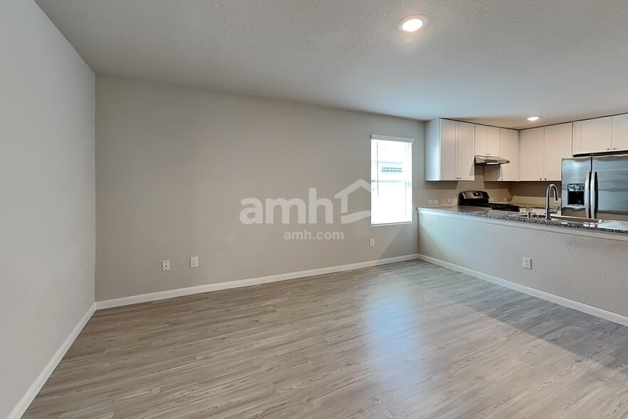 Building Photo - 9978 Sarrebourg St