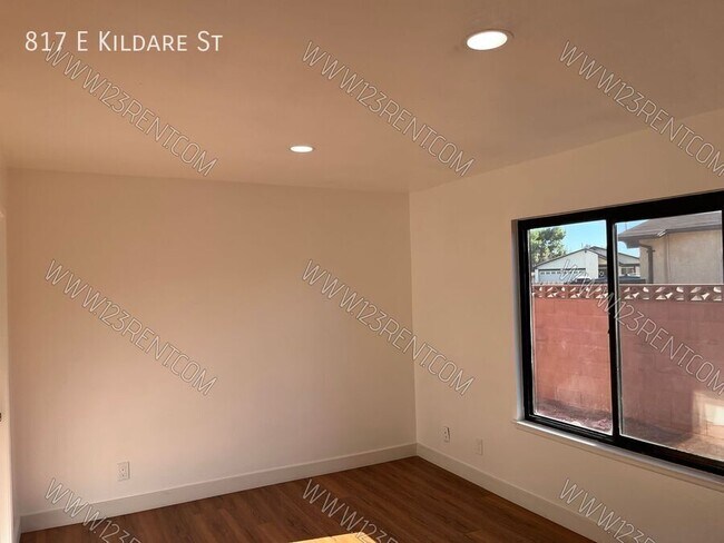 Building Photo - 817 E Kildare St