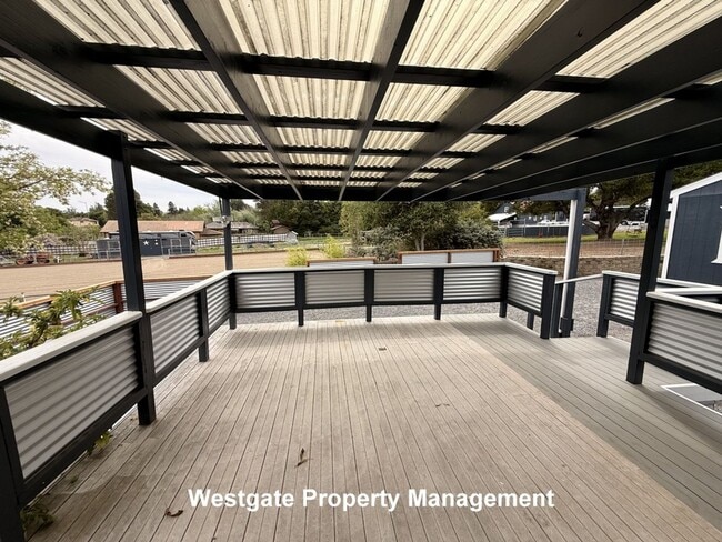 Building Photo - Beautiful Modern 2/2 Country Home - 985 Eastman Lane