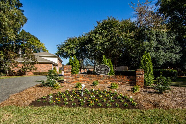 Building Photo - Charming 2BD/1BA Townhouse at Cotswold!