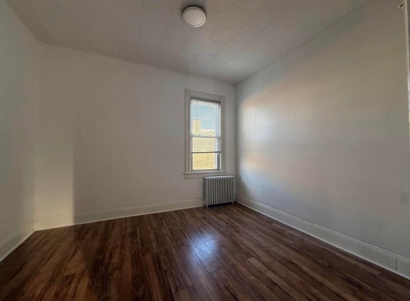 Building Photo - 606 59th St