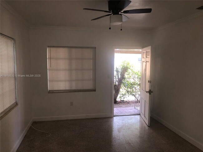 Building Photo - 751 SW 10th St