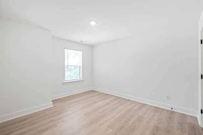 Building Photo - Bright & Modern New Construction Townhome ...