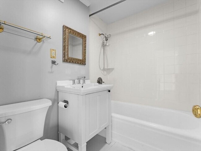 Building Photo - 458 Beacon St