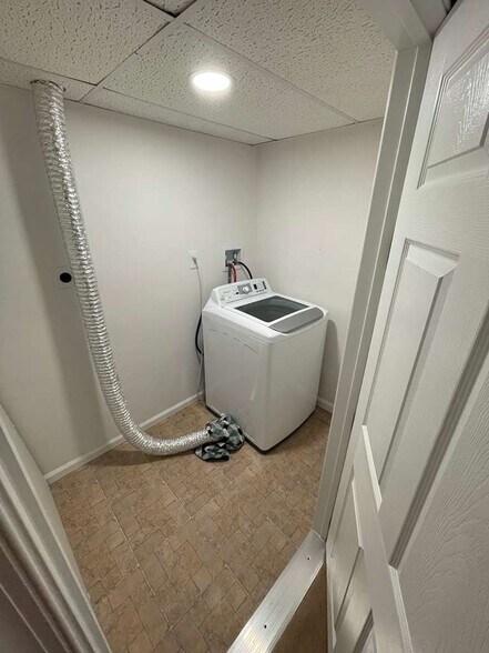 Building Photo - 8025 Diving Cliff Ln