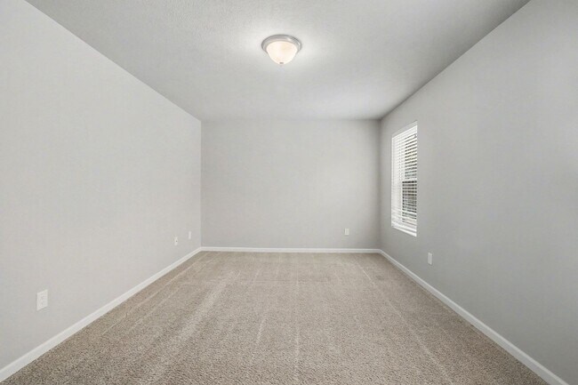 Building Photo - Outstanding Neighborhood in Saugatuck for Long Term Lease!