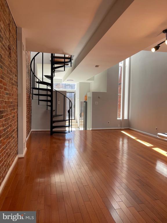 Building Photo - 1231 Linden Pl NE