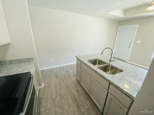 Building Photo - 11 West Dr