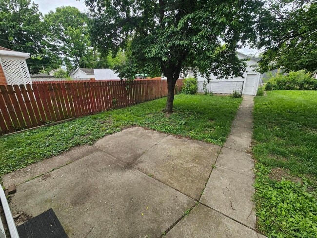 Building Photo - 831 Linwood Ave