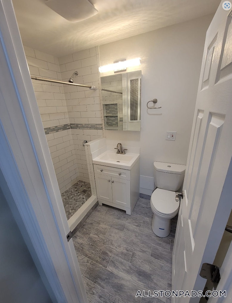 Building Photo - 33 Highgate St