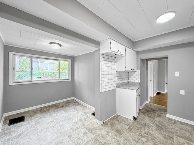 Building Photo - Don’t Miss This Lovely 2-Bed, 1-Bath Home ...