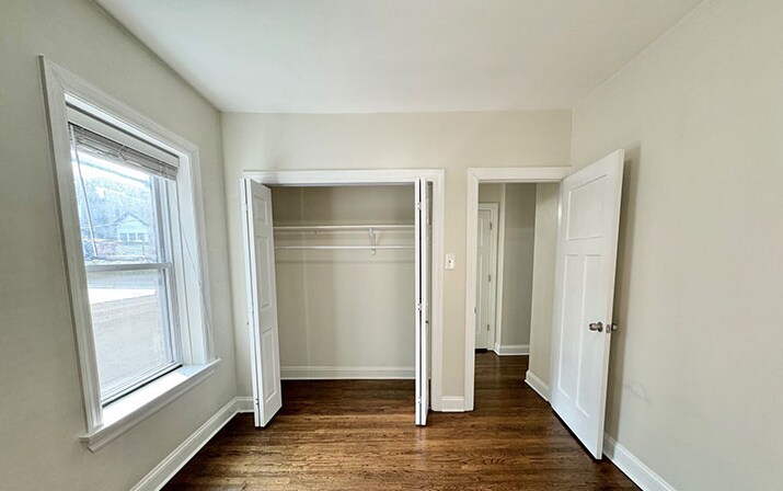 Building Photo - 3825 N Greenview Ave